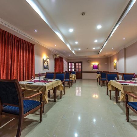 Kallada Hotels And Resorts Thrissur Bagian luar foto