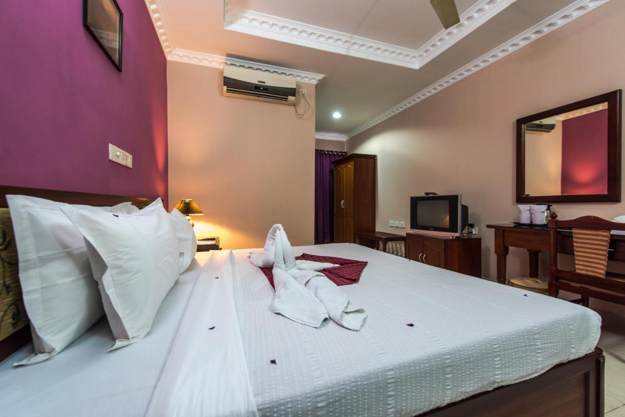 Kallada Hotels And Resorts Thrissur Bagian luar foto