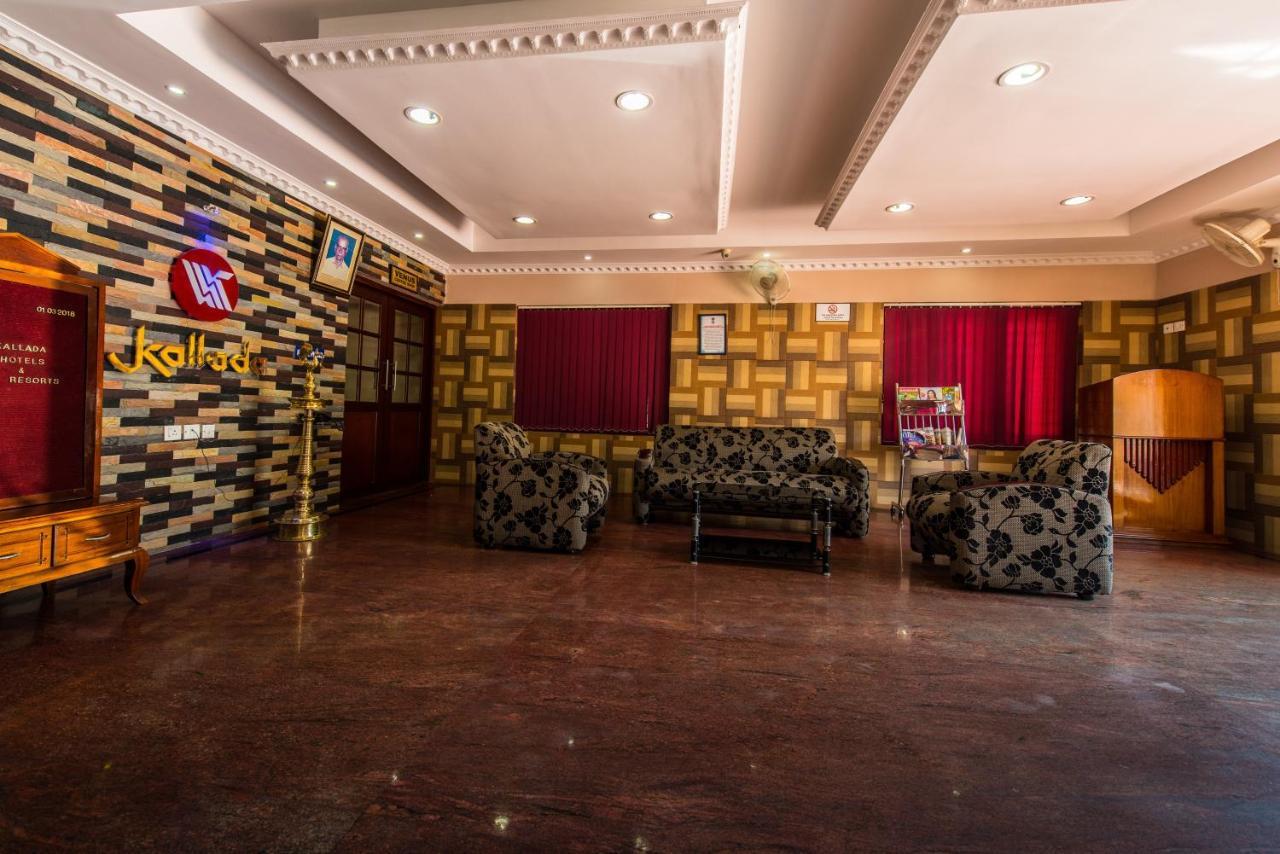 Kallada Hotels And Resorts Thrissur Bagian luar foto