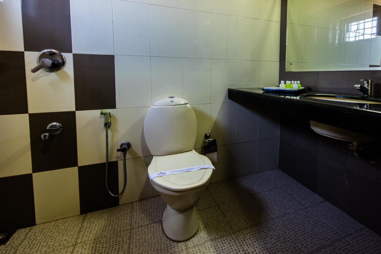 Kallada Hotels And Resorts Thrissur Bagian luar foto