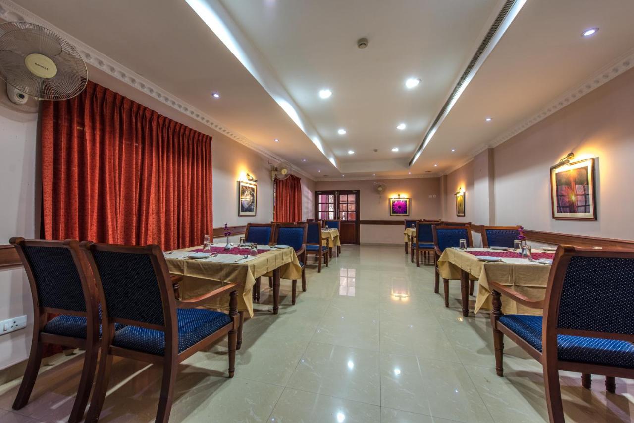 Kallada Hotels And Resorts Thrissur Bagian luar foto