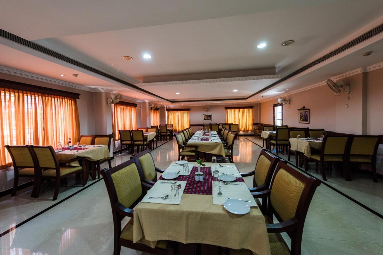 Kallada Hotels And Resorts Thrissur Bagian luar foto