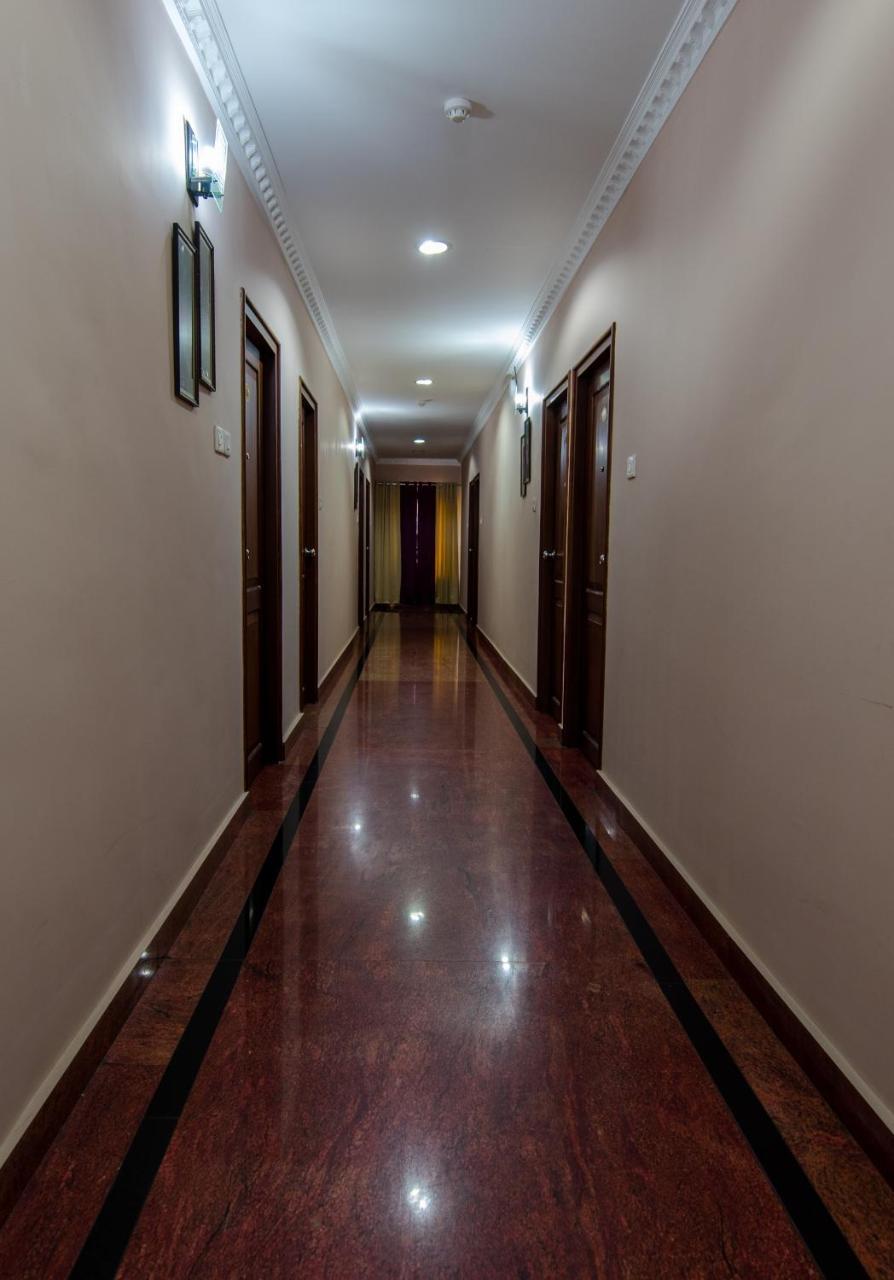 Kallada Hotels And Resorts Thrissur Bagian luar foto
