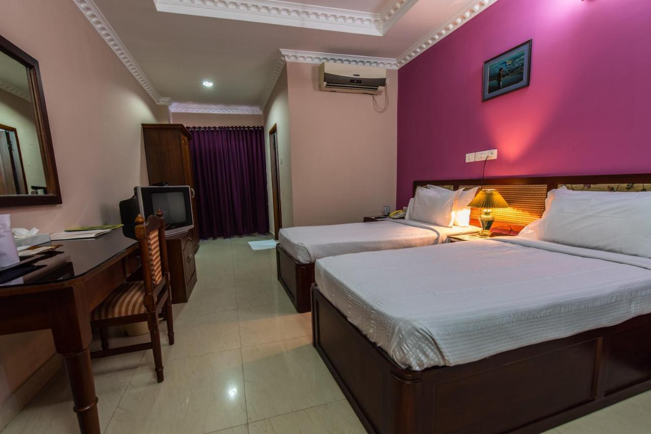 Kallada Hotels And Resorts Thrissur Bagian luar foto