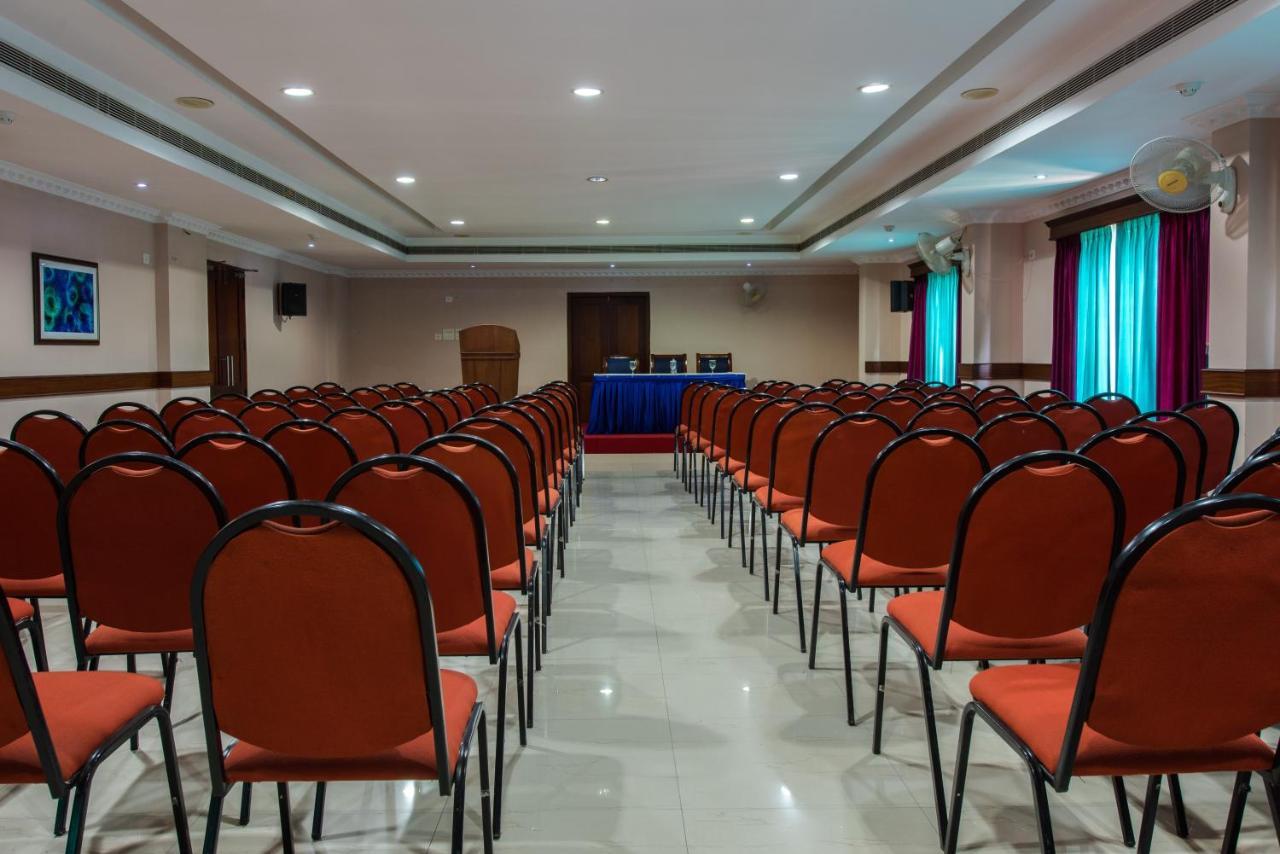 Kallada Hotels And Resorts Thrissur Bagian luar foto